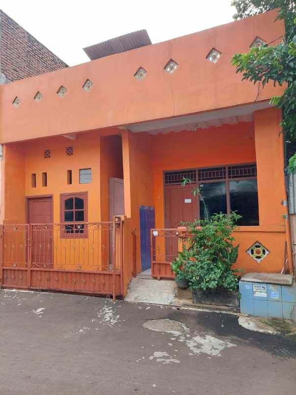 dijual rumah dekat stasiun cibinong murah 2 lantai