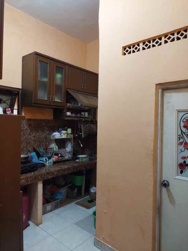 dijual rumah dekat stasiun cibinong murah 2 lantai