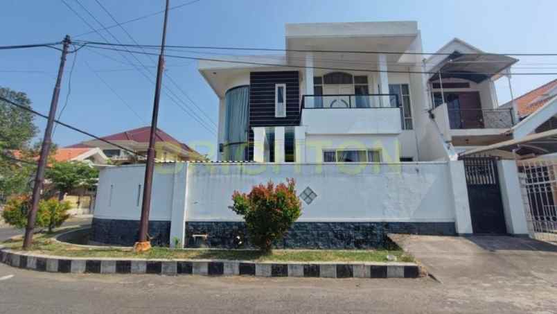 dijual rumah dharmahusada indah