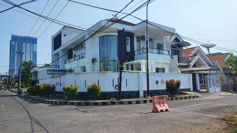 dijual rumah dharmahusada indah