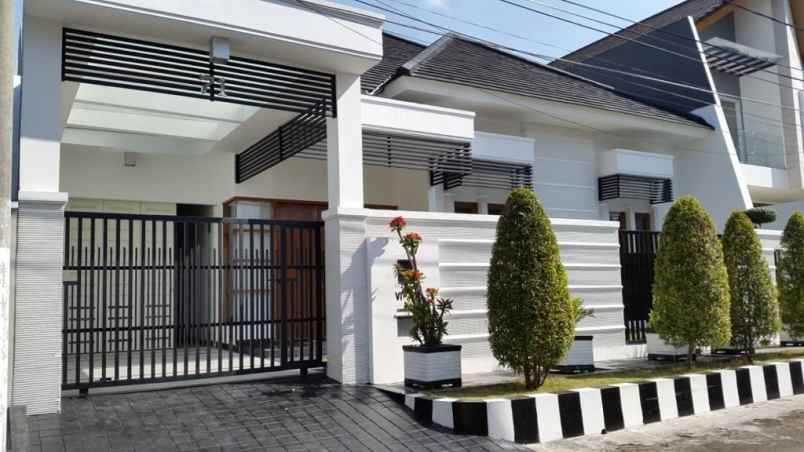 dijual rumah dharmahusada indah