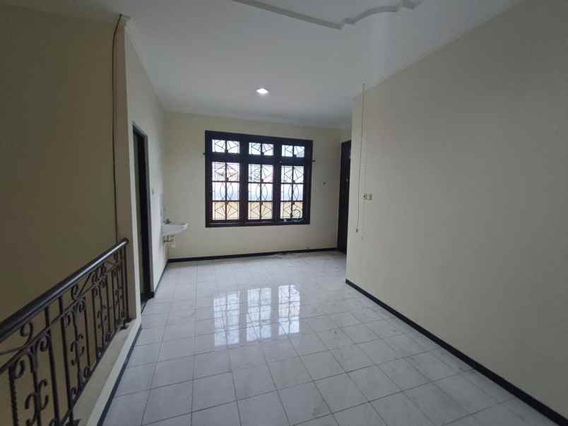 dijual rumah dharmahusada mas