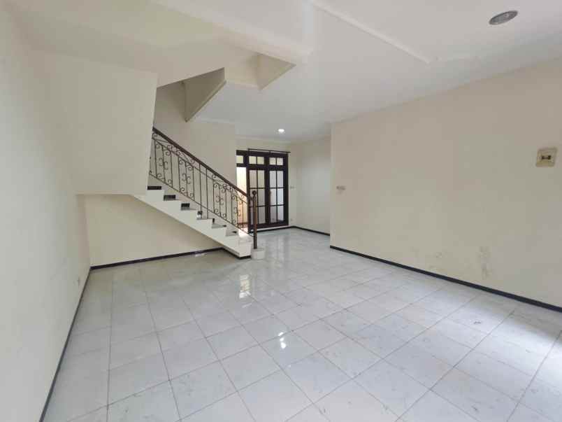 dijual rumah dharmahusada mas