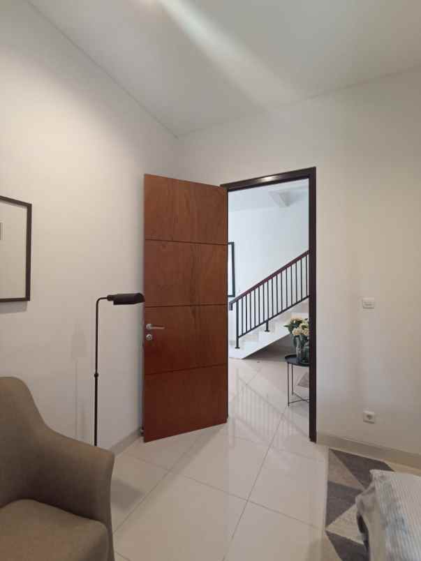 dijual rumah di akr grand estate marina