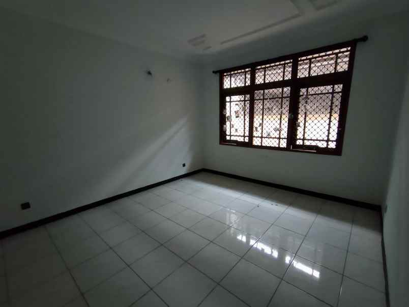 dijual rumah di area antapani