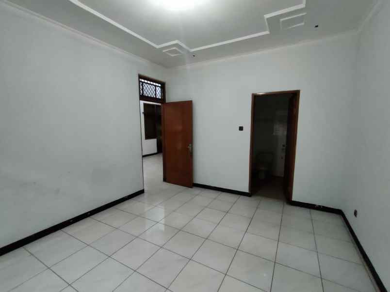 dijual rumah di area antapani
