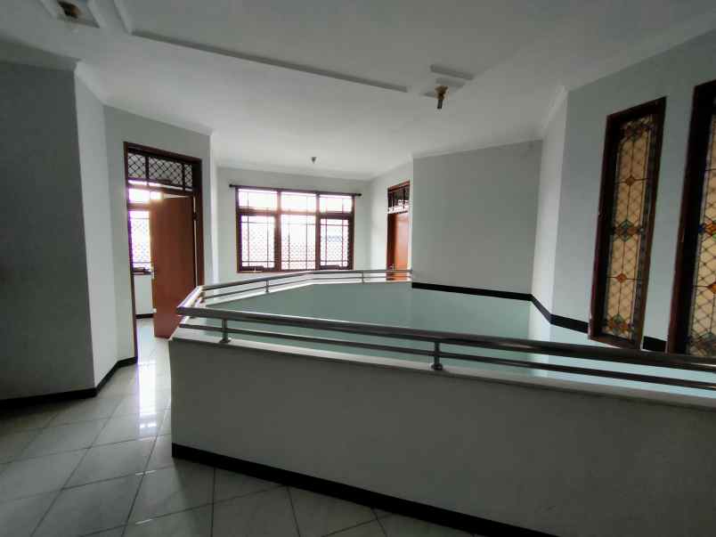 dijual rumah di area antapani