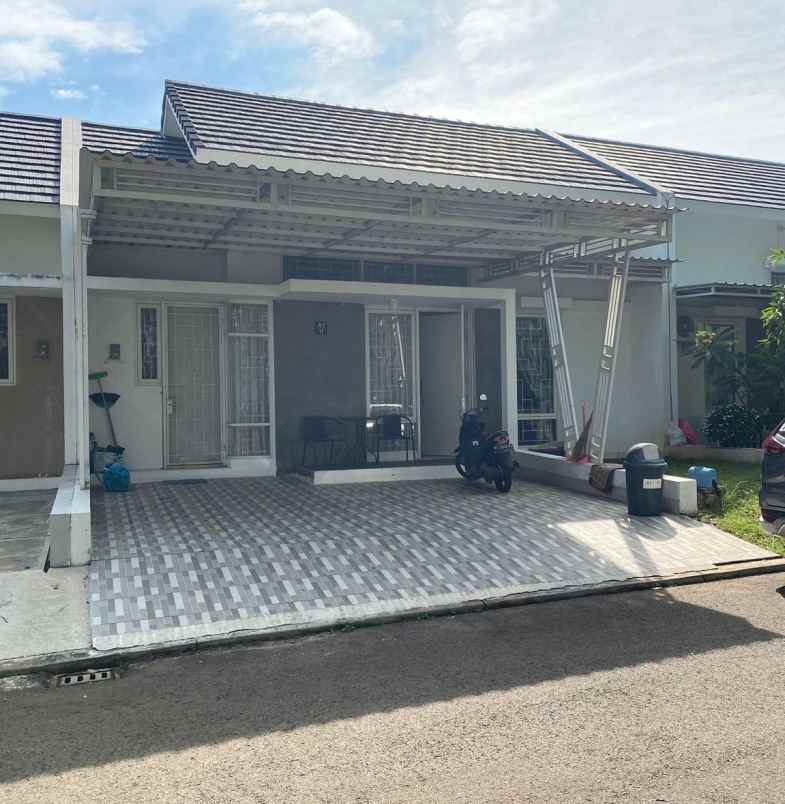 dijual rumah di forest hills citraland bsb semarang