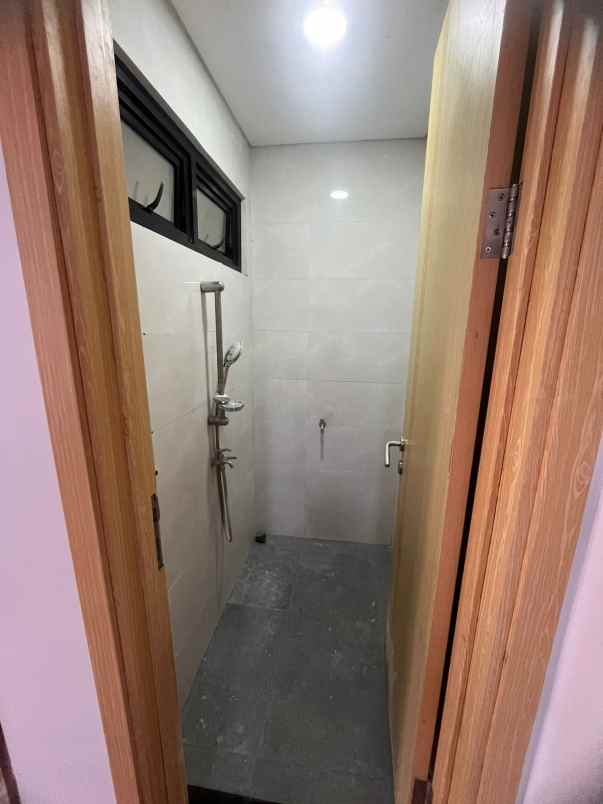 dijual rumah di gedongan colomadu karanganyar