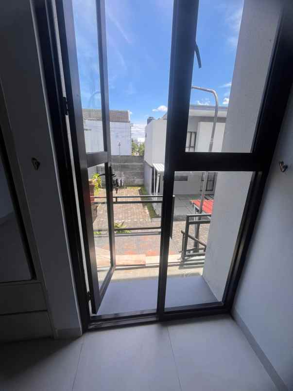 dijual rumah di gedongan colomadu karanganyar