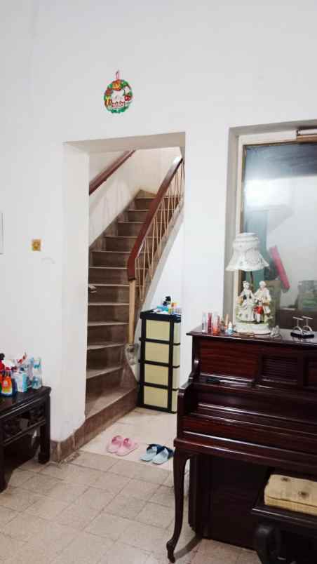 dijual rumah di jalan comal surabaya pusat