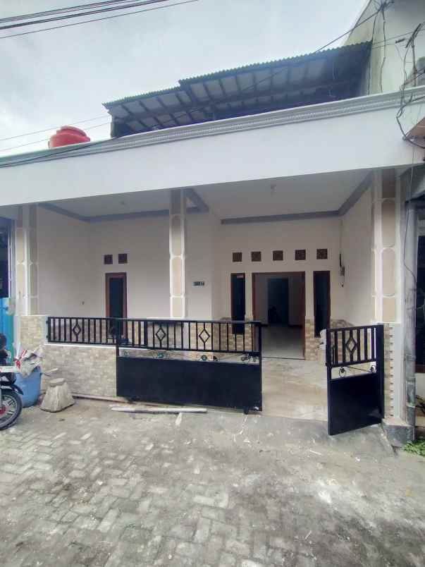 dijual rumah di jl ulin banyumanik semarang