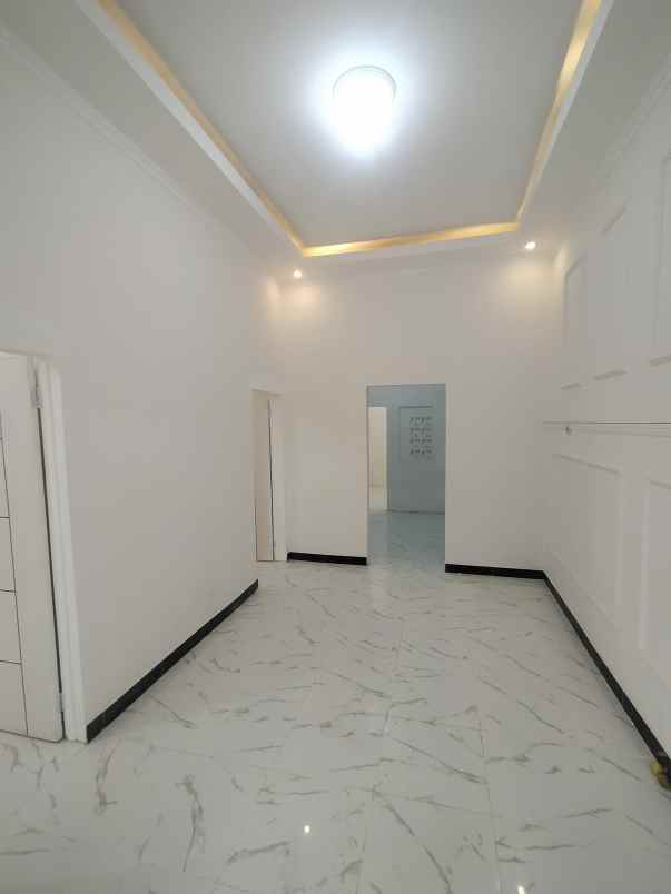 dijual rumah di jl ulin banyumanik semarang