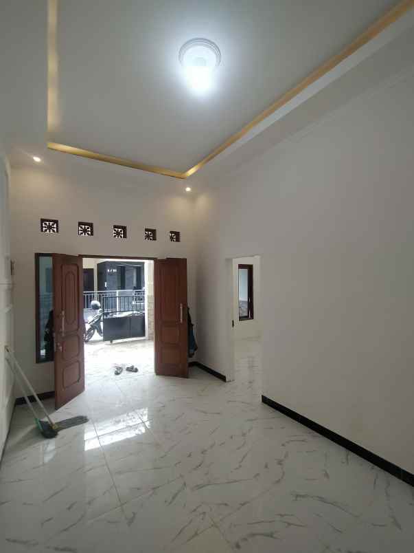 dijual rumah di jl ulin banyumanik semarang