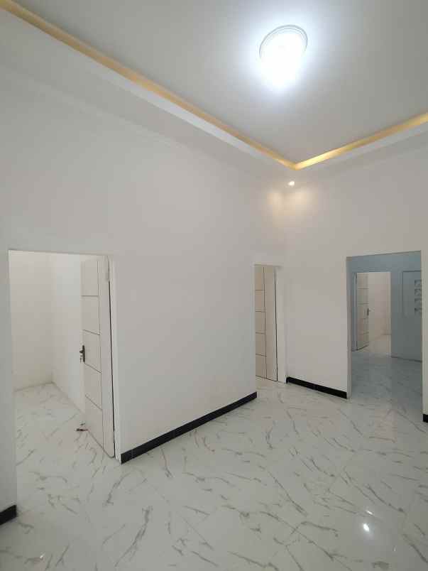 dijual rumah di jl ulin banyumanik semarang