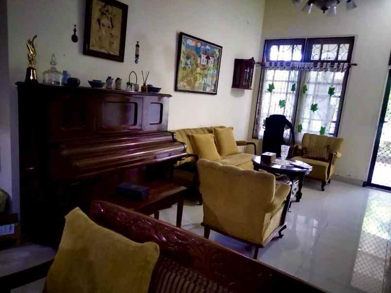 dijual rumah di manyar indah dekat merr galaxy mall