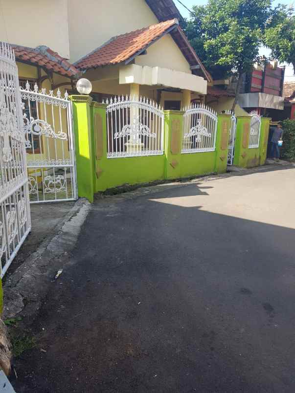 dijual rumah di perum rendole blok f