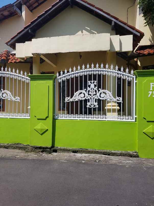 dijual rumah di perum rendole blok f