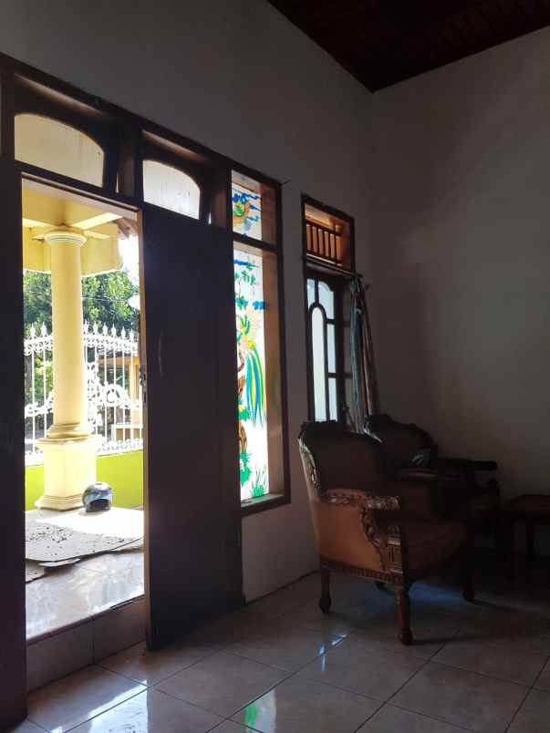 dijual rumah di perum rendole blok f