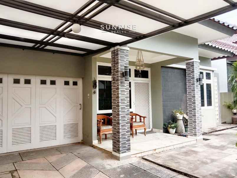 dijual rumah dlm komplek pondok kelapa