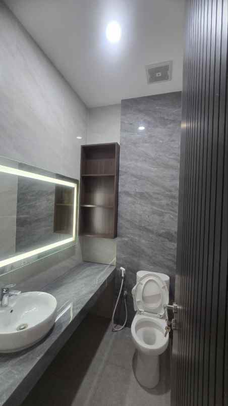 dijual rumah galaxy bumi permai