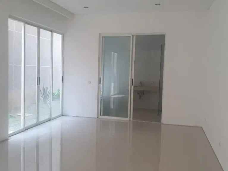 dijual rumah graha natura