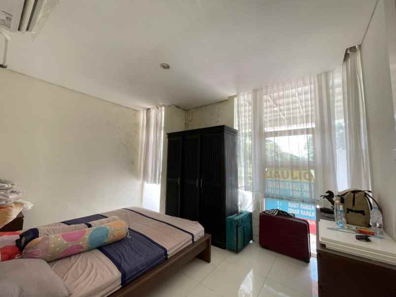 dijual rumah grand pakuwon