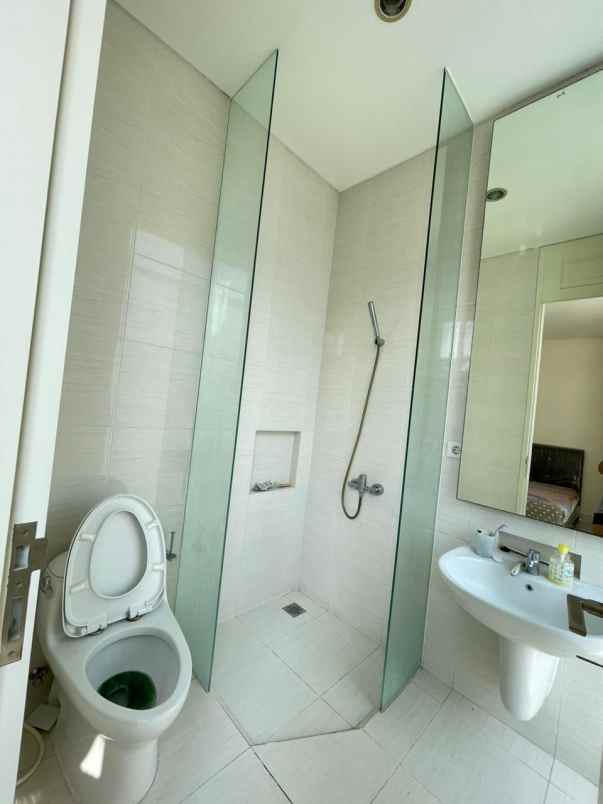 dijual rumah grand pakuwon