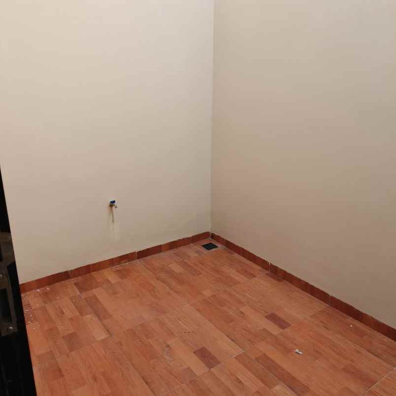 dijual rumah grand pakuwon north victoria