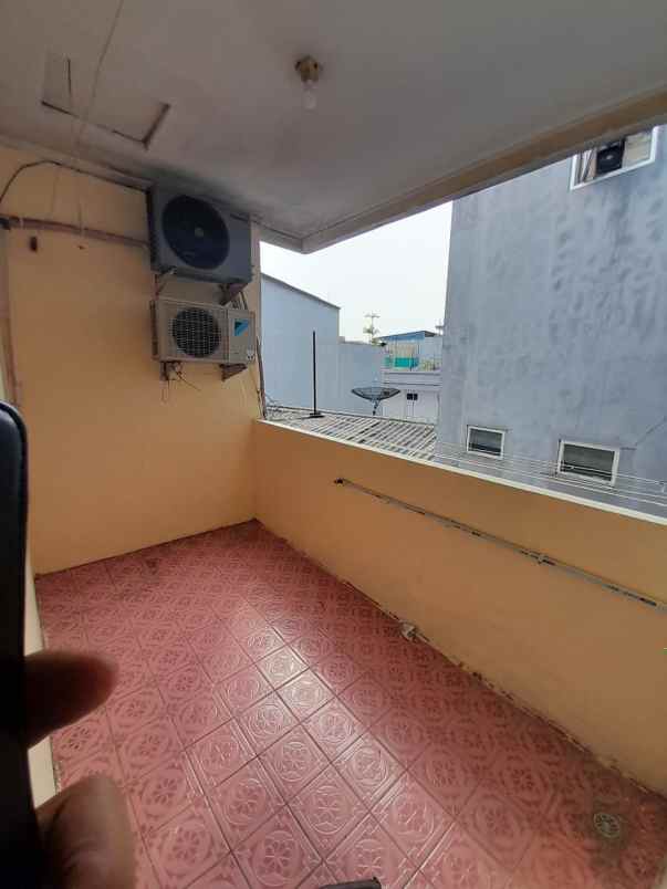 dijual rumah jalan angke indah