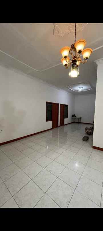 dijual rumah jalan banteng