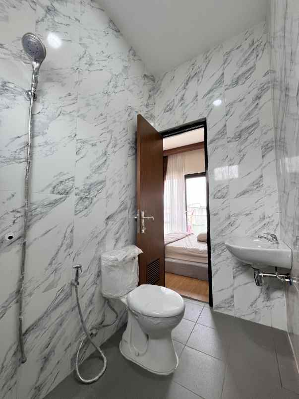 dijual rumah jalan benda barat 2 benda