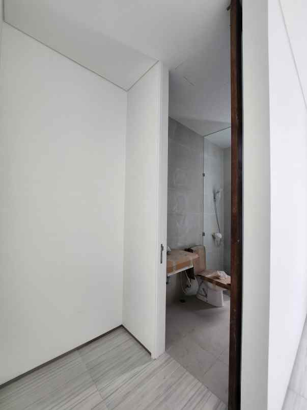 dijual rumah jalan dian istana