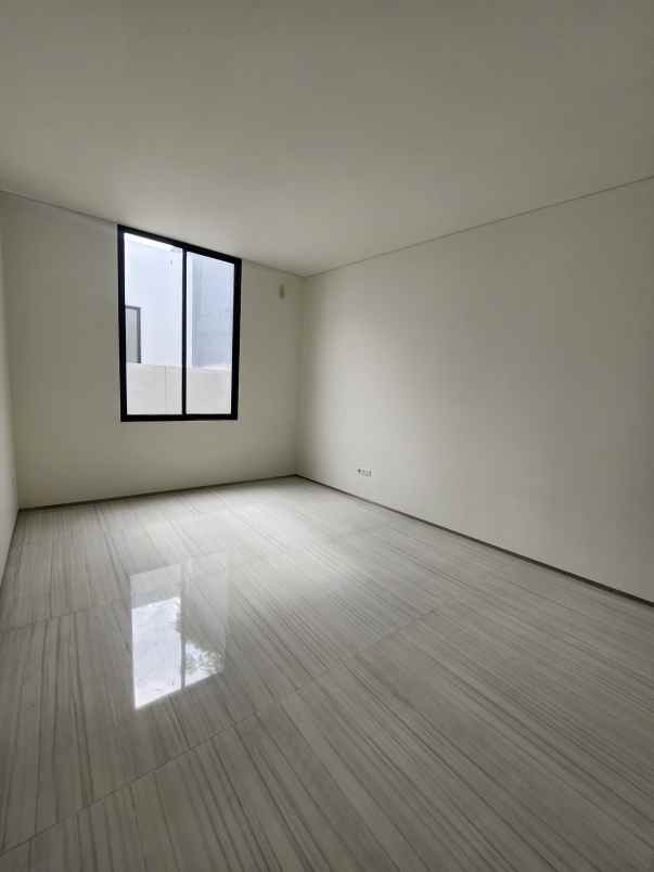 dijual rumah jalan dian istana