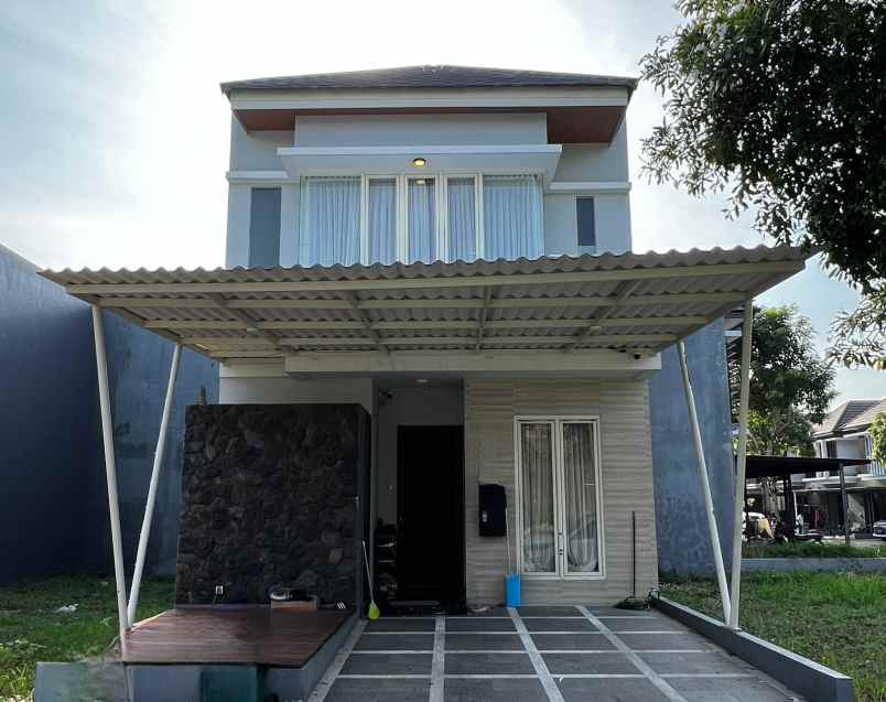 dijual rumah jalan graha natura