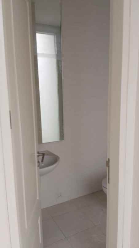dijual rumah jalan grand pakuwon
