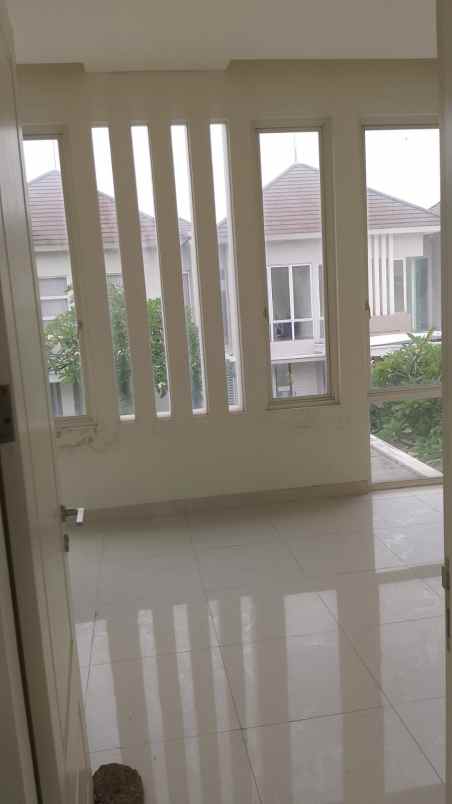 dijual rumah jalan grand pakuwon