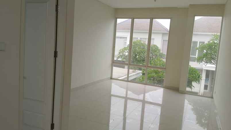 dijual rumah jalan grand pakuwon