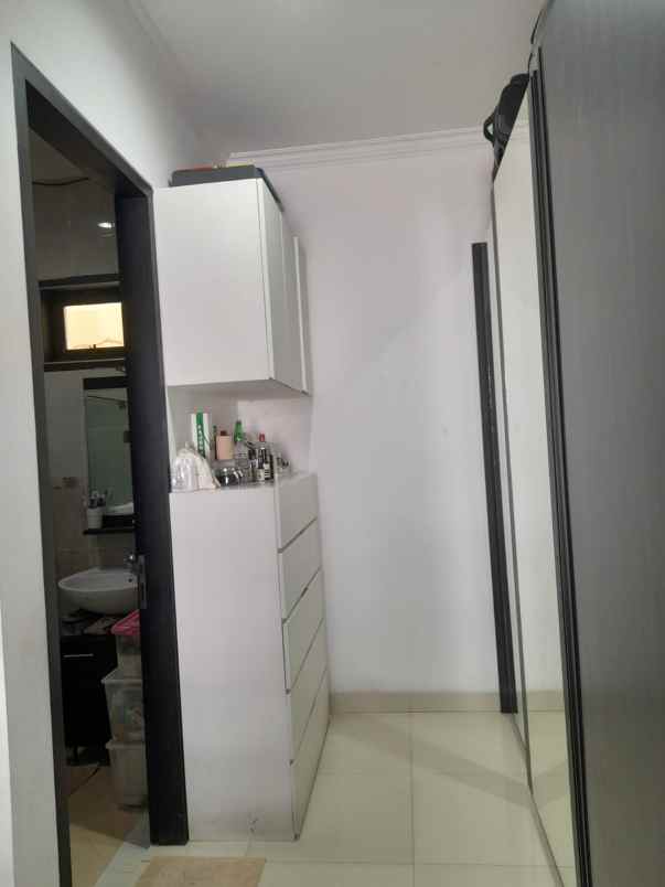 dijual rumah jalan kelapa gading