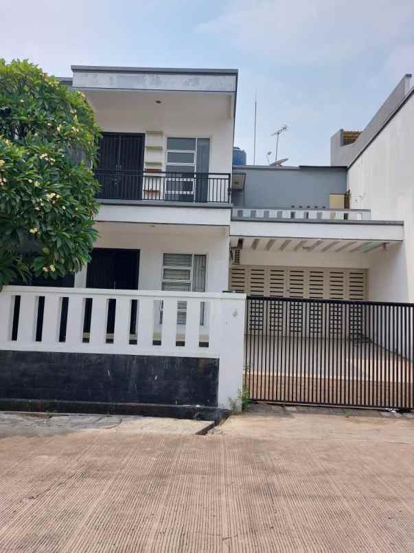 dijual rumah jalan kelapa gading