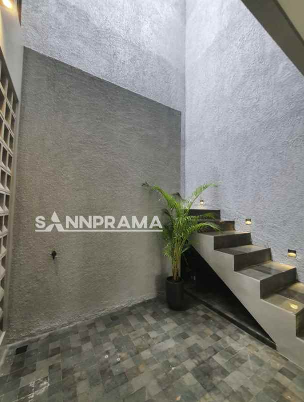 dijual rumah jalan kemang selatan