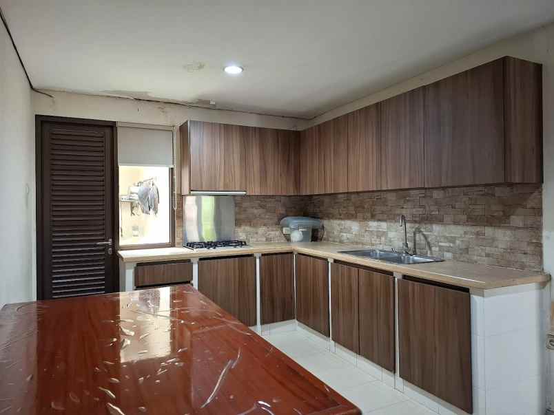 dijual rumah jalan lebak bulus cilandak