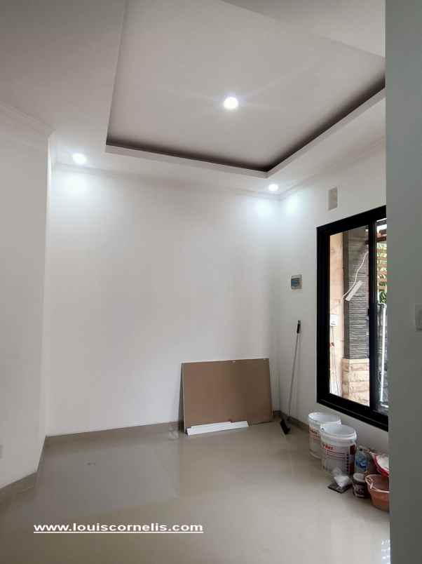 dijual rumah jalan padang luwih