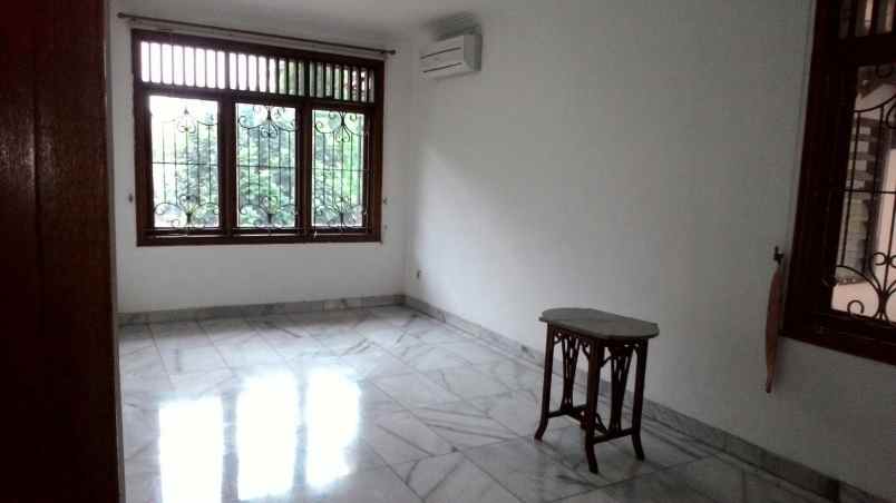 dijual rumah jalan puri cinere depok