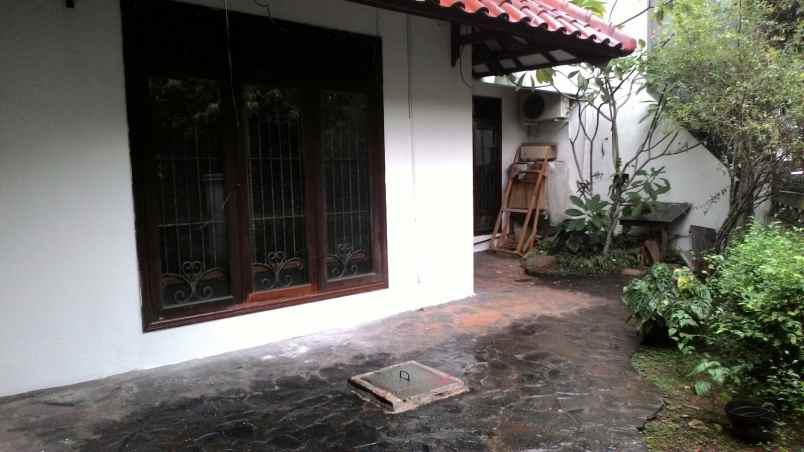 dijual rumah jalan puri cinere depok