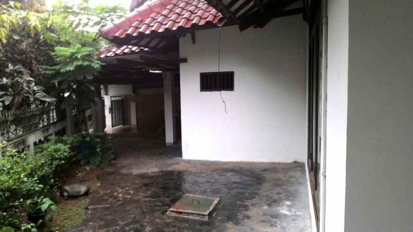 dijual rumah jalan puri cinere depok