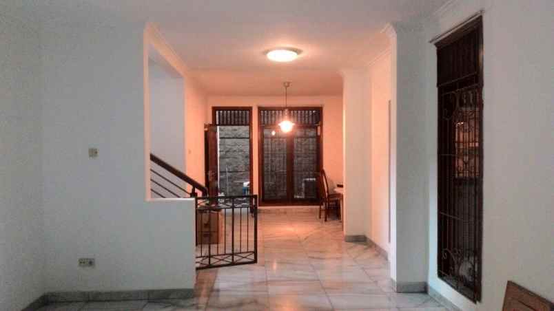 dijual rumah jalan puri cinere depok