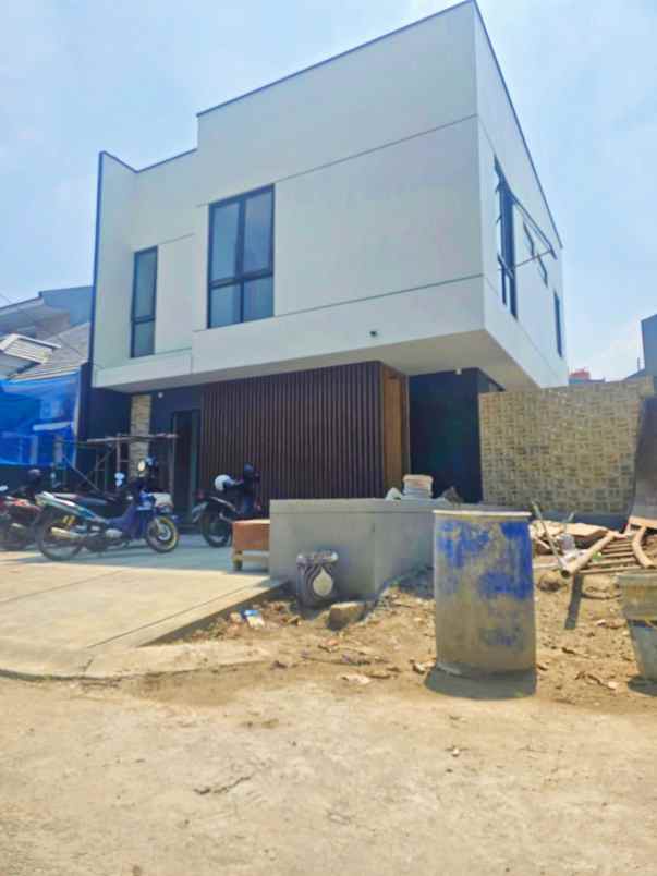 dijual rumah jalan raya alam sutera