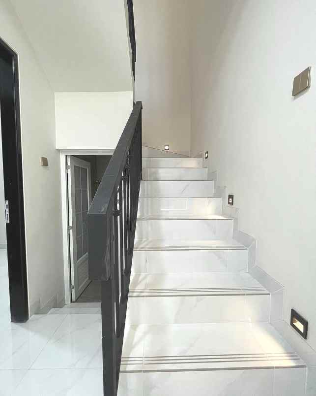 dijual rumah jalan raya ceger pondok aren