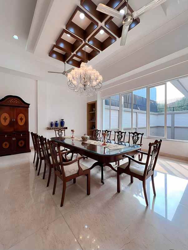 dijual rumah jalan raya lebak bulus